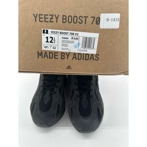 Yeezy Boost 700 Vanta sneakers-new with tags-men's size 12.5